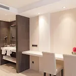 La Terrassa 3*